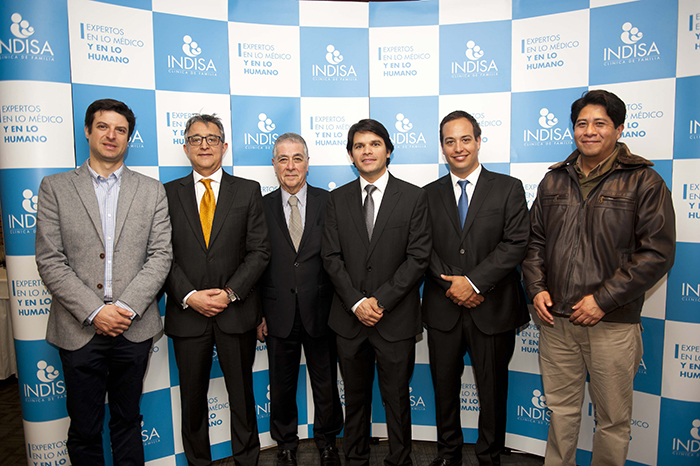 Celebración médicos Clínica INIDISA llegada de Robot