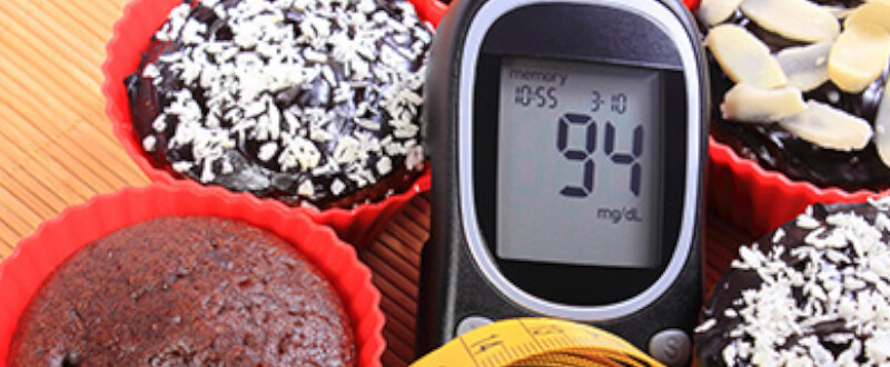 Diabetes - dulces y glucómetro