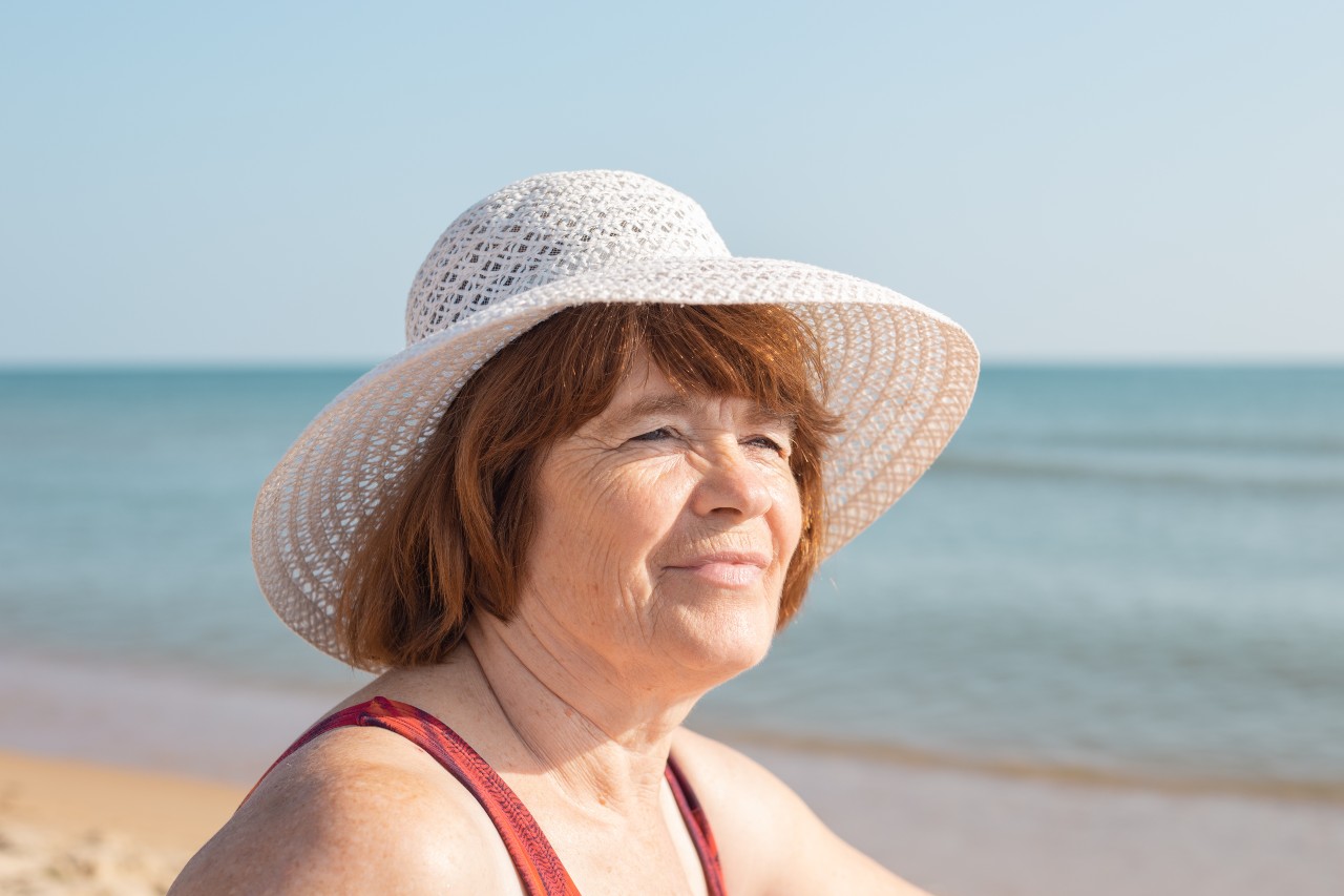 Los peligros del exceso de sol en adultos mayores y como protegerlos