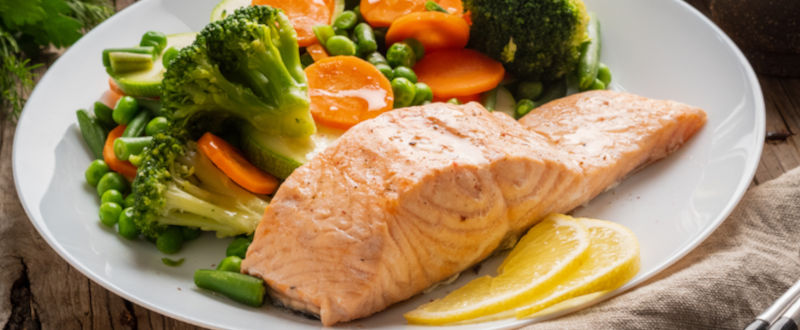 Salmón a la plancha con vegetales - omega 3