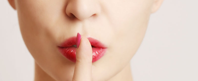 mujer silenciando - infecciones vaginales