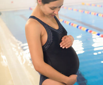Embarazadas y de piscinas: Derribando mitos - Clínica INDISA de familia